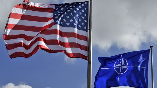 Las banderas de EEUU y la OTAN - Sputnik Mundo