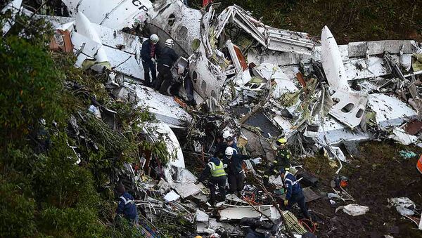 Los restos del avión en el que iba el equipo de fútbol Chapecoense - Sputnik Mundo