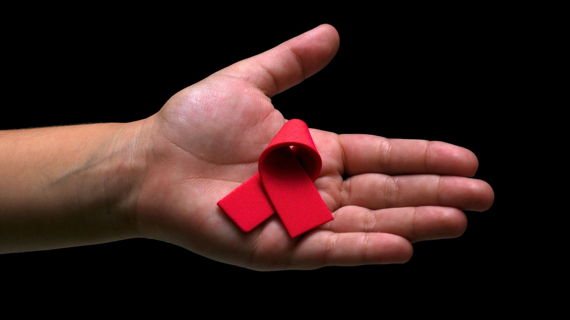 El lazo rojo, símbolo de la lucha contra el VIH y el SIDA  - Sputnik Mundo, 1920, 30.11.2021