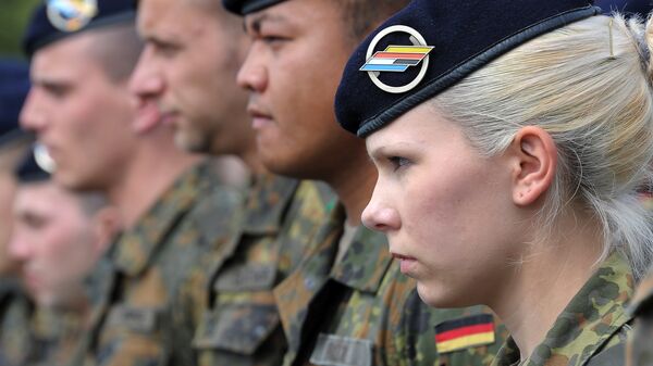 German soldiers of the 291st Jagerbataillon take part in a military ceremony on July 5, 2012 in Illkirch-Graffenstaden, eastern France. The 600 soldiers of the 291st Jägerbataillon, the first German regiment stationed in France since 1945 and who will parade down the Champs-Elysees avenue on July 14, represent a powerful symbol of reconciliation between the two countries - Sputnik Mundo