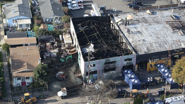 Consecuencias del incendio en Oakland, California - Sputnik Mundo