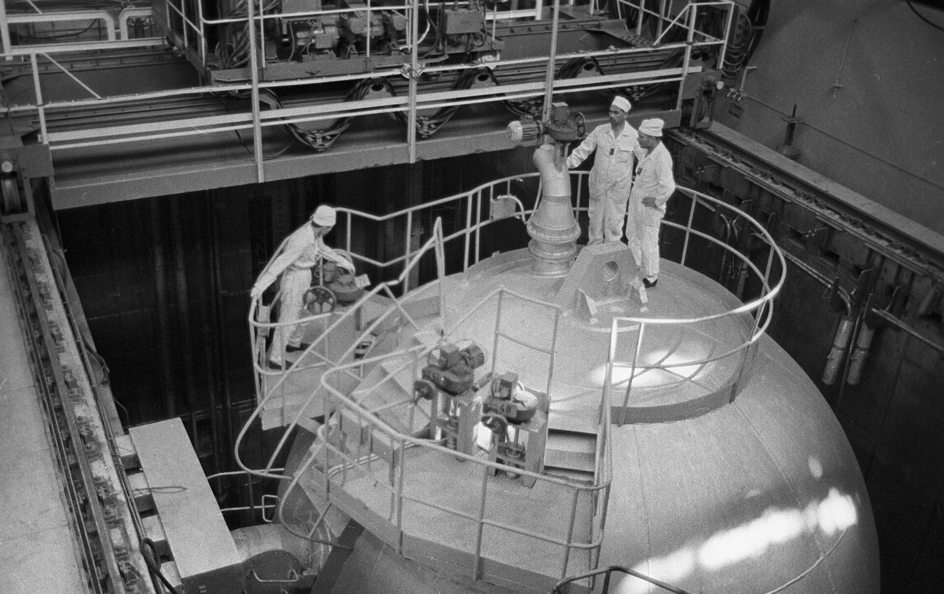 Первый советский ядерный реактор. Первая в мире АЭС В Обнинске. Атомная электростанция 1954. Обнинская АЭС первый реактор. Обнинская АЭС 1954.