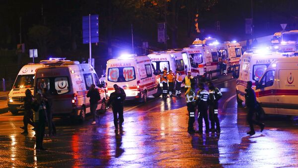La policía y la ambulancia en el lugar de la explosión en Estambul, Turquía - Sputnik Mundo