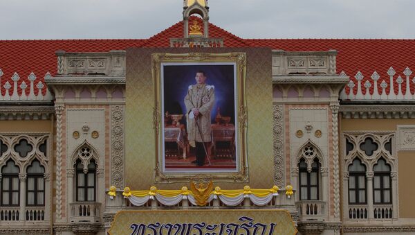 El retrato del Rey Maha Vajiralongkorn en el Palacio de Gobierno en Tailandia - Sputnik Mundo
