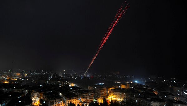 Las Fuerzas gubernamentales sirias celebran su victoria en Alepo oriental - Sputnik Mundo