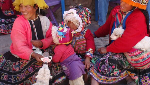 Mujeres y niñas quechua en Cusco, Perú - Sputnik Mundo
