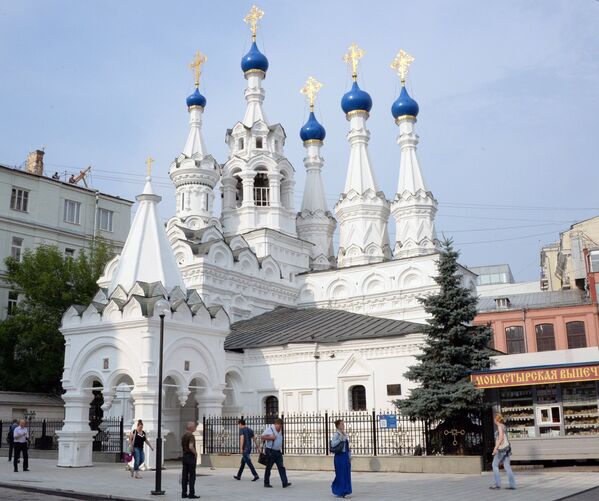 La iglesia de la Natividad de la Virgen, en Putinki, construida en el siglo XVII. - Sputnik Mundo
