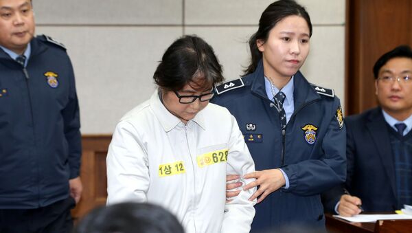 Choi Soon-sil arrives for her first court hearing in Seoul - Sputnik Mundo