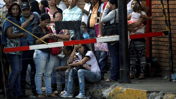Migrantes en la frontera entre Colombia y Venezuela - Sputnik Mundo