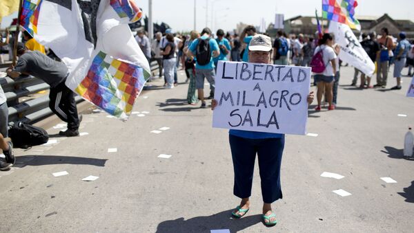 A demonstrator holds a banner reading in Spanish Freedom for Milagro Sala - Sputnik Mundo