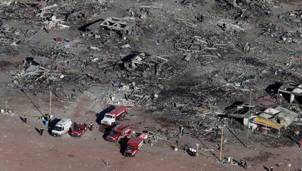 Consecuencias de la explosión e incendios en el mercado de pirotecnia de San Pablito en Tultepec, México - Sputnik Mundo