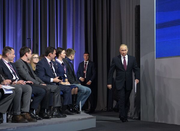La gran rueda de prensa anual de Vladímir Putin - Sputnik Mundo