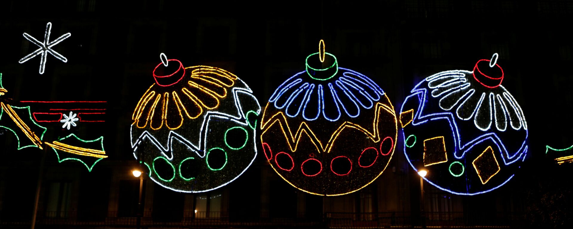 Decoraciones con luces como parte de las celebraciones de Navidad en la Ciudad de México - Sputnik Mundo, 1920, 24.12.2016