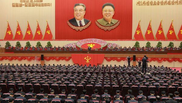 Kim Jong-un, líder de Corea del Norte, durante la reunión de jefes de comités de base del Partido del Trabajo de Corea - Sputnik Mundo