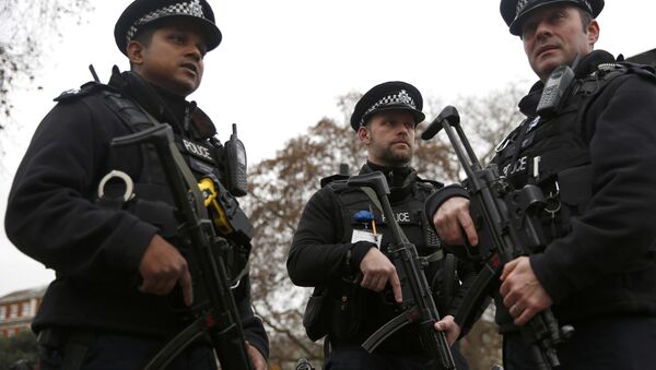 Policías armados en Londres - Sputnik Mundo