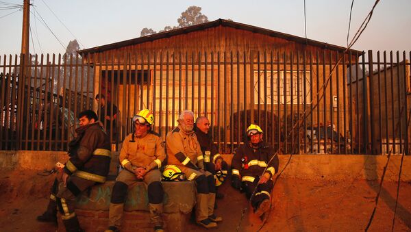 Los bomberos chilenos - Sputnik Mundo