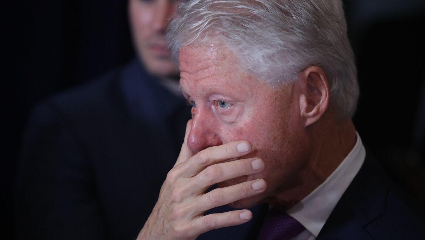 Epstein tenía un retrato de Clinton vestido de mujer en su mansión -  , Sputnik Mundo