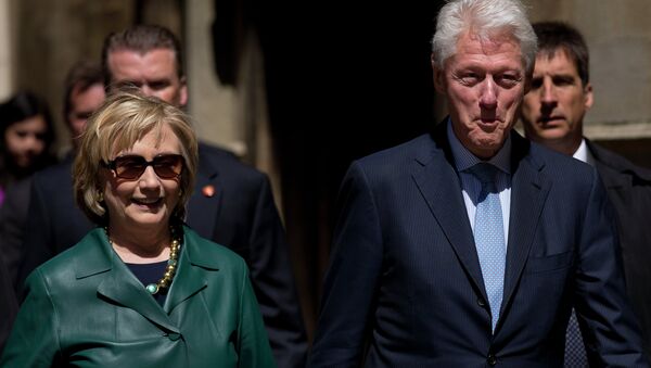 Bill Clinton y Hillary Clinton - Sputnik Mundo