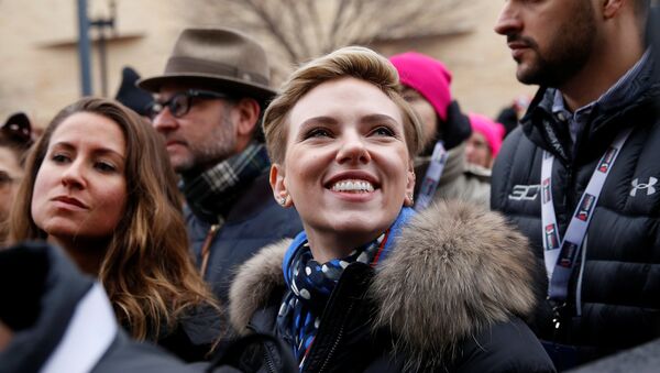 La actriz Scarlett Johansson durante la Marcha de las Mujeres en Washington - Sputnik Mundo