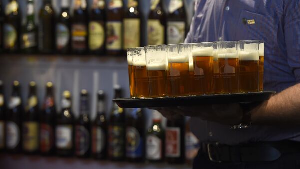 Beer is presented at the opening day of the Gruene Woche (Green Week) agricultural fair in Berlin on January 15, 2016 - Sputnik Mundo