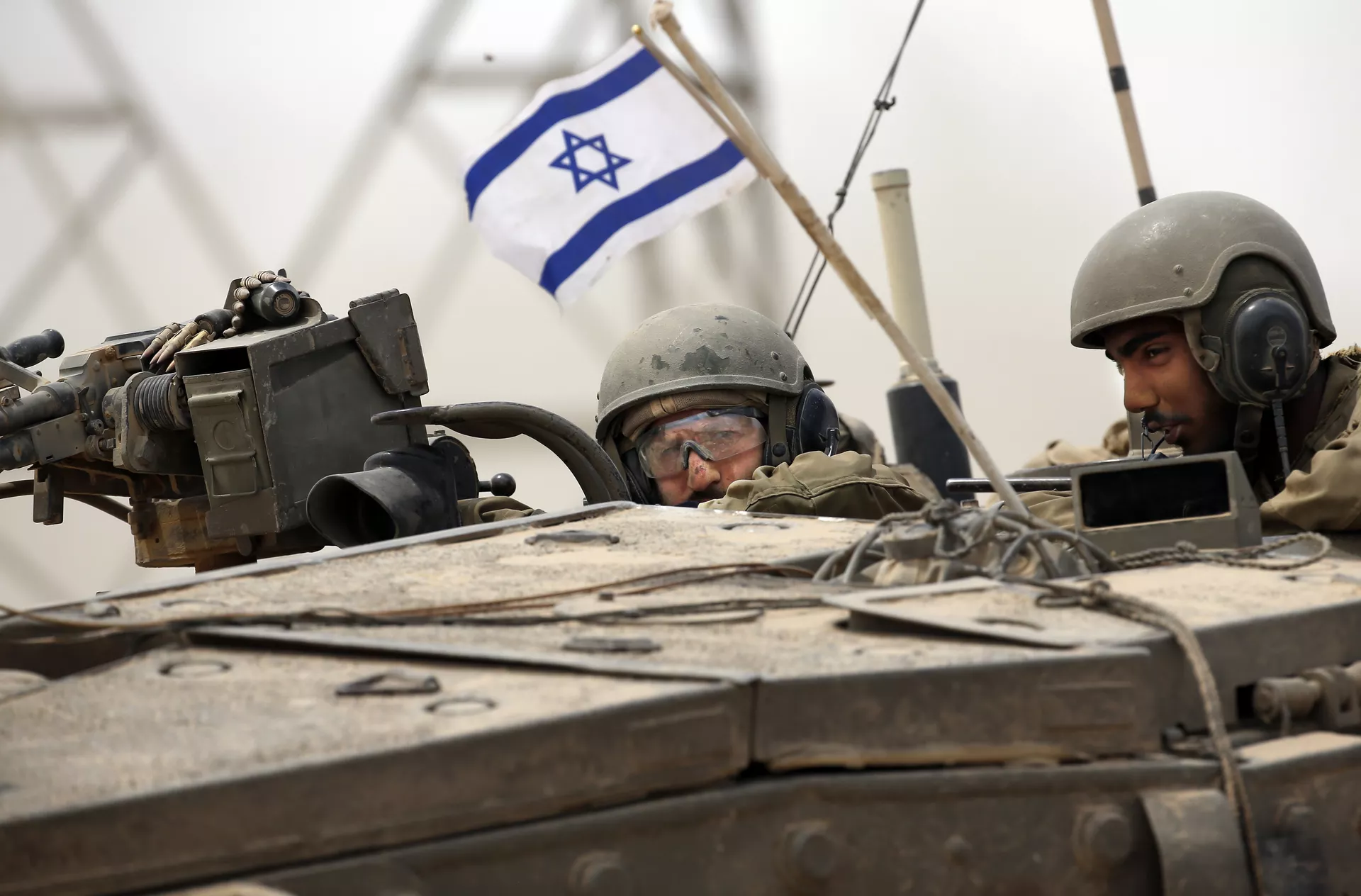 Soldados del Ejército israelí en un tanque Markava - Sputnik Mundo, 1920, 18.05.2021