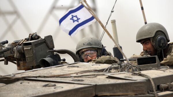 Soldados del Ejército israelí en un tanque Markava - Sputnik Mundo