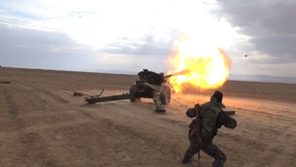 Militares sirios bombardean zonas controladas por insurgentes - Sputnik Mundo