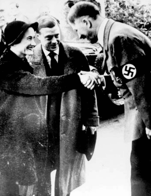 El duque y la duquesa de Windsor sostienen un encuentro con Adolf Hitler. Múnich, Alemania, 22 de octubre de 1937. El duque y la duquesa de Windsor sostienen un encuentro con Adolf Hitler. Múnich, Alemania, 22 de octubre de 1937. - Sputnik Mundo