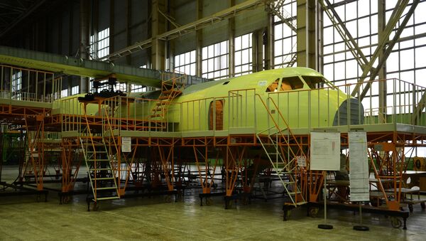 La construcción del avión de transporte militar ligero Il-112 - Sputnik Mundo