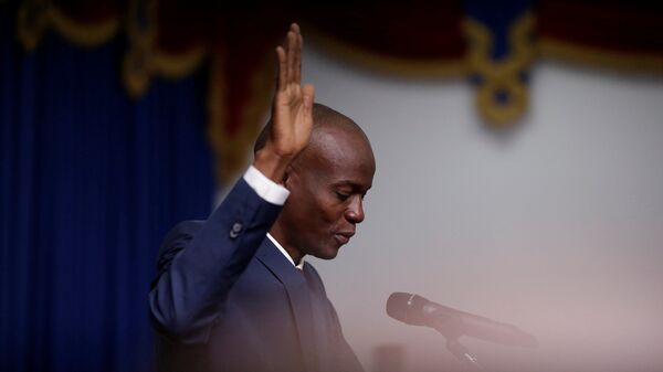 Haitian President Jovenel Moise takes the oath of office during his inauguration in Port-au-Prince, Haiti February 7, 2017 - Sputnik Mundo