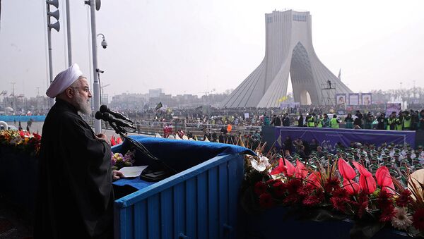 Presidente de Irán, Hasan Rohani, durante la marcha del 38º aniversario de la Revolución Islámica iraní - Sputnik Mundo