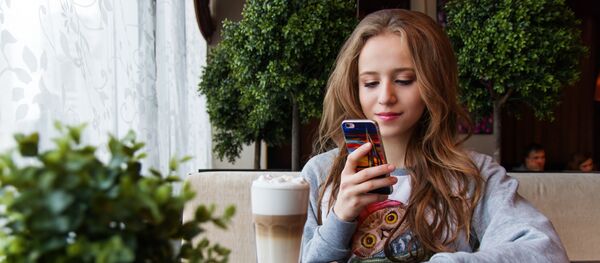 Una joven (imagen referencial) Una joven (imagen referencial) - Sputnik Mundo