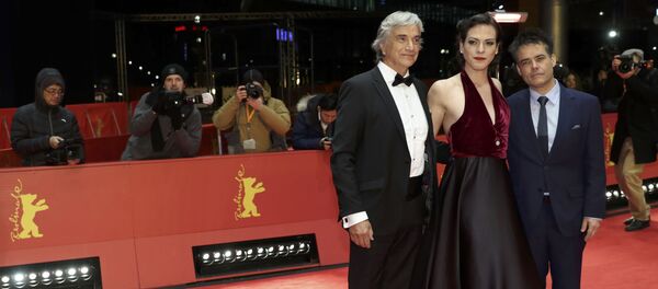 Actor Francisco Reyes, actriz Daniela Vega y director Sebastián Lelio (Archivo) Actor Francisco Reyes, actriz Daniela Vega y director Sebastián Lelio (Archivo) - Sputnik Mundo