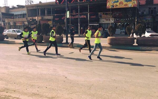 Jóvenes iraquíes corren un maratón solidario entre Bagdad y Mosul - Sputnik Mundo