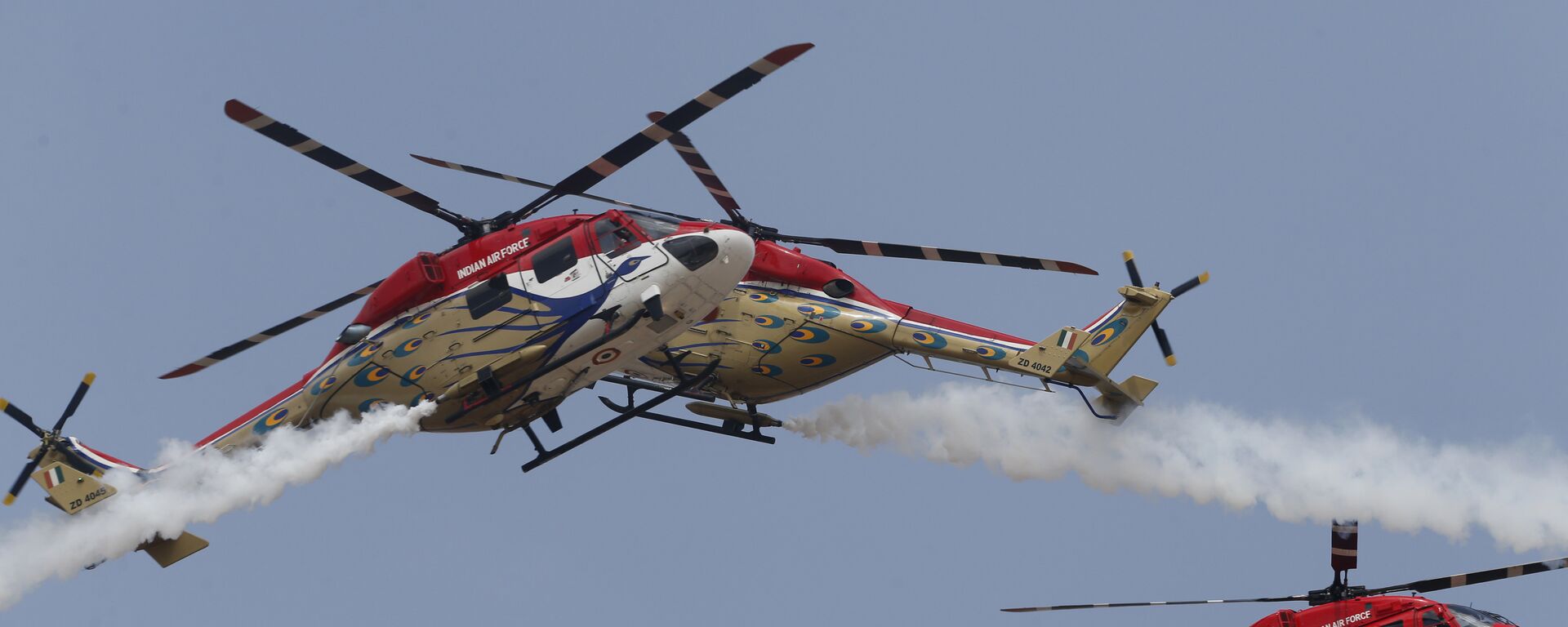 Indigenously manufactured Indian Air Force Dhruv helicopters perform at the opening ceremony of Aero India 2017 at Yelahanka air base in Bangalore, India, Tuesday, Feb. 14, 2017 - Sputnik Mundo, 1920, 06.10.2021