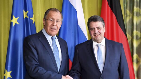 Ministro de Asuntos Exteriores de Rusia, Serguéi Lavrov con ministro de Asuntos Exteriores de Alemania, Sigmar Gabriel - Sputnik Mundo