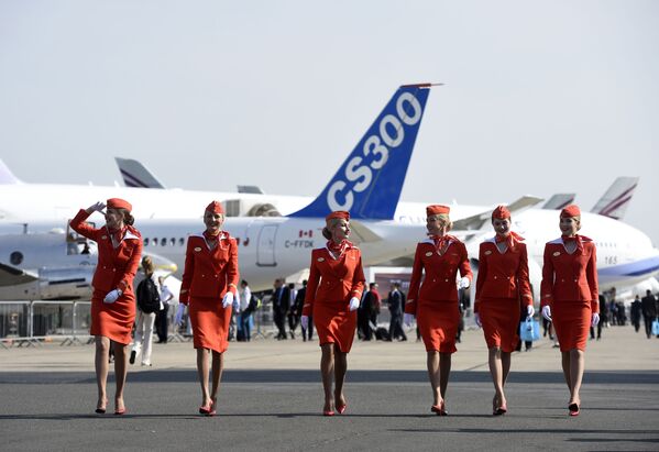 Las seductoras azafatas de la compañía rusa Aeroflot - Sputnik Mundo