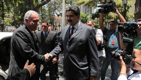 Riad al Malki, canciller de Palestina y  Nicolas Maduro, presidente de Venezuela (archivo) - Sputnik Mundo