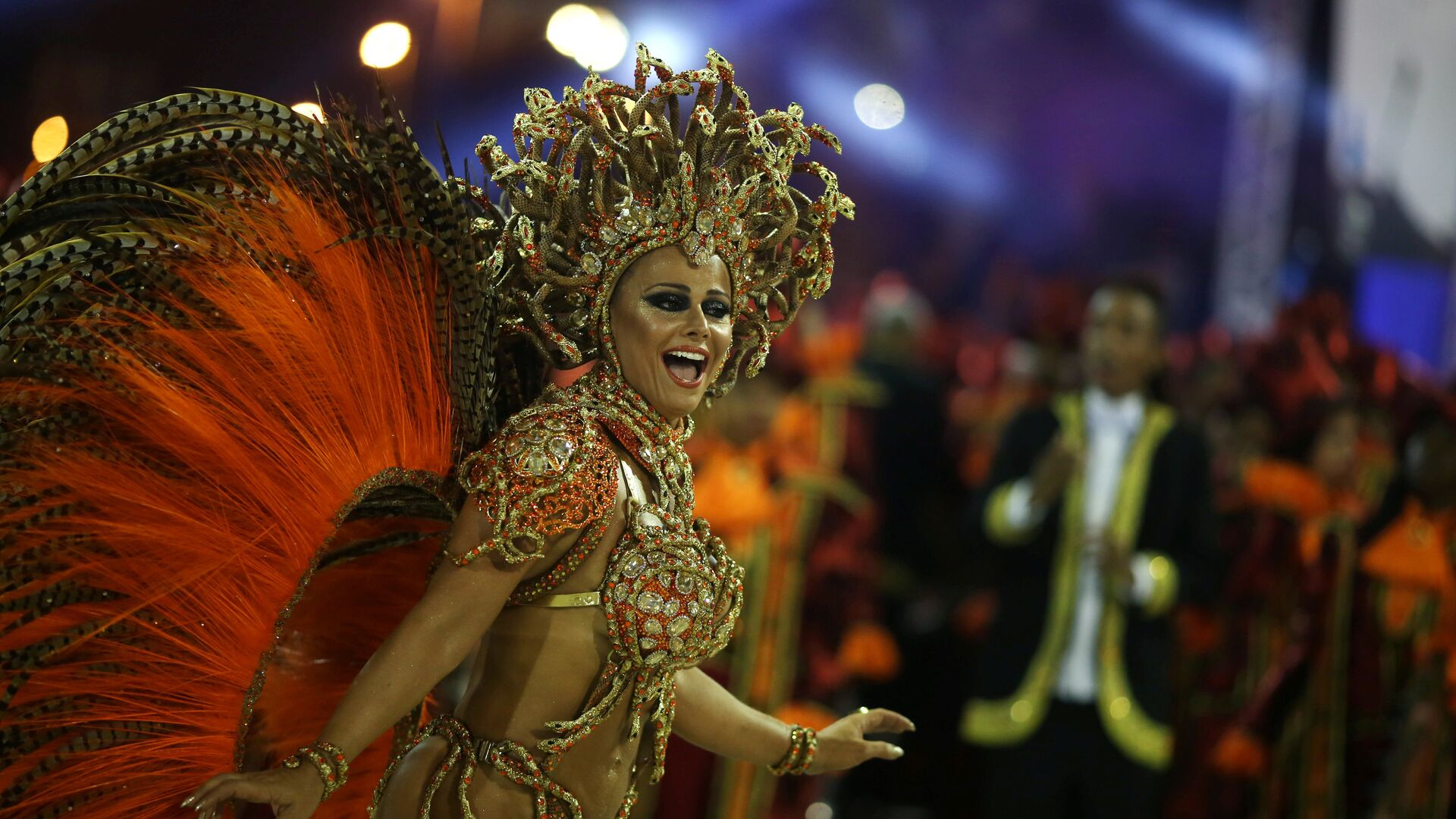 Drum queen Viviane Araujo from Salgueiro samba school performs during the carnival parade at the Sambadrome in Rio de Janeiro - Sputnik Mundo, 1920, 29.11.2021