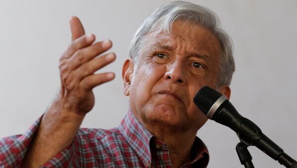 Andres Manuel Lopez Obrador, leader of the National Regeneration Movement (MORENA) party, gives a speech to supporters in Zumpango, Mexico - Sputnik Mundo