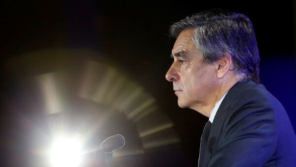 Francois Fillon, former French prime minister, member of the Republicans political party and 2017 presidential election candidate of the French centre-right, attends a political rally in Nimes, France - Sputnik Mundo