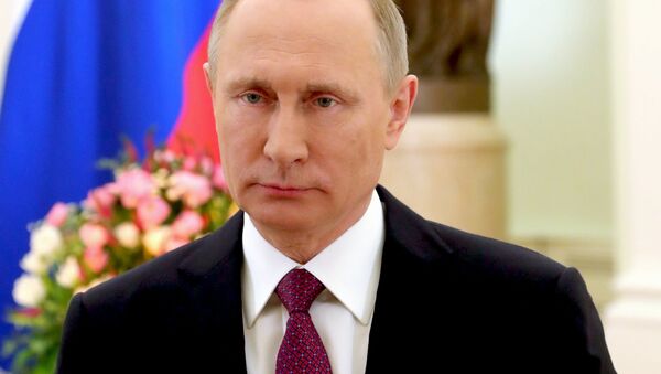Vladímir Putin felicita a las mujeres en su día - Sputnik Mundo
