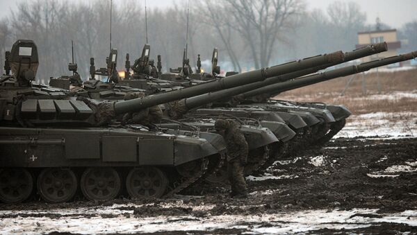 Tanques T-72 del Ejército ruso (archivo) - Sputnik Mundo