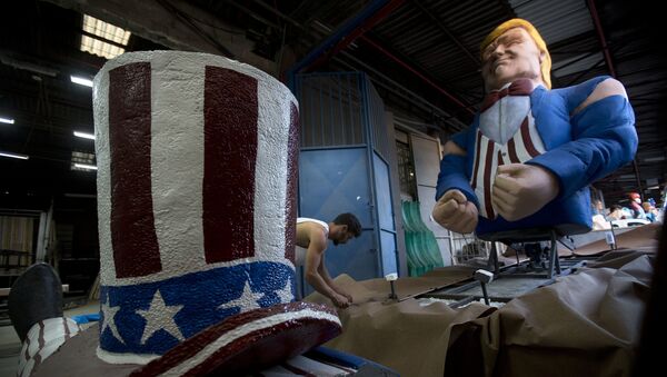 Israeli artists put final touches on a float of U.S. President Donald Trump, to be used next week during Purim carnivals throughout the country, at a workshop in the city of Holon, Israel, Wednesday, March. 8, 2017. - Sputnik Mundo