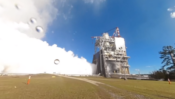 La NASA pone a prueba el motor del cohete más potente del mundo - Sputnik Mundo