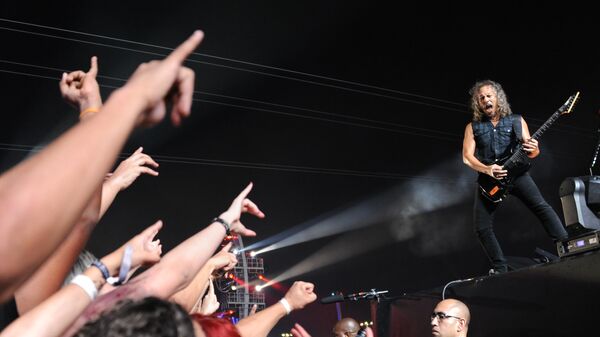El guitarrista de Metallica Kirk Hammett actúa en el segundo día del festival musical Rock in Rio en Brasil - Sputnik Mundo