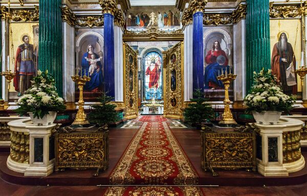 El suntuoso interior de la catedral de San Isaac de San Petersburgo - Sputnik Mundo