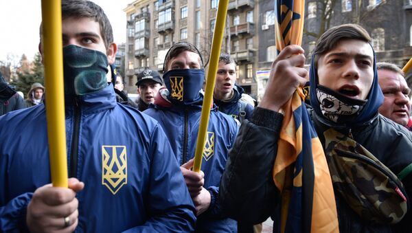 Los radicales ucranianos en Kiev (archivo) - Sputnik Mundo