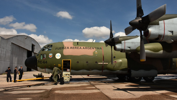 Un avión Hércules C-130 de la Fuerza Aérea Argentina - Sputnik Mundo