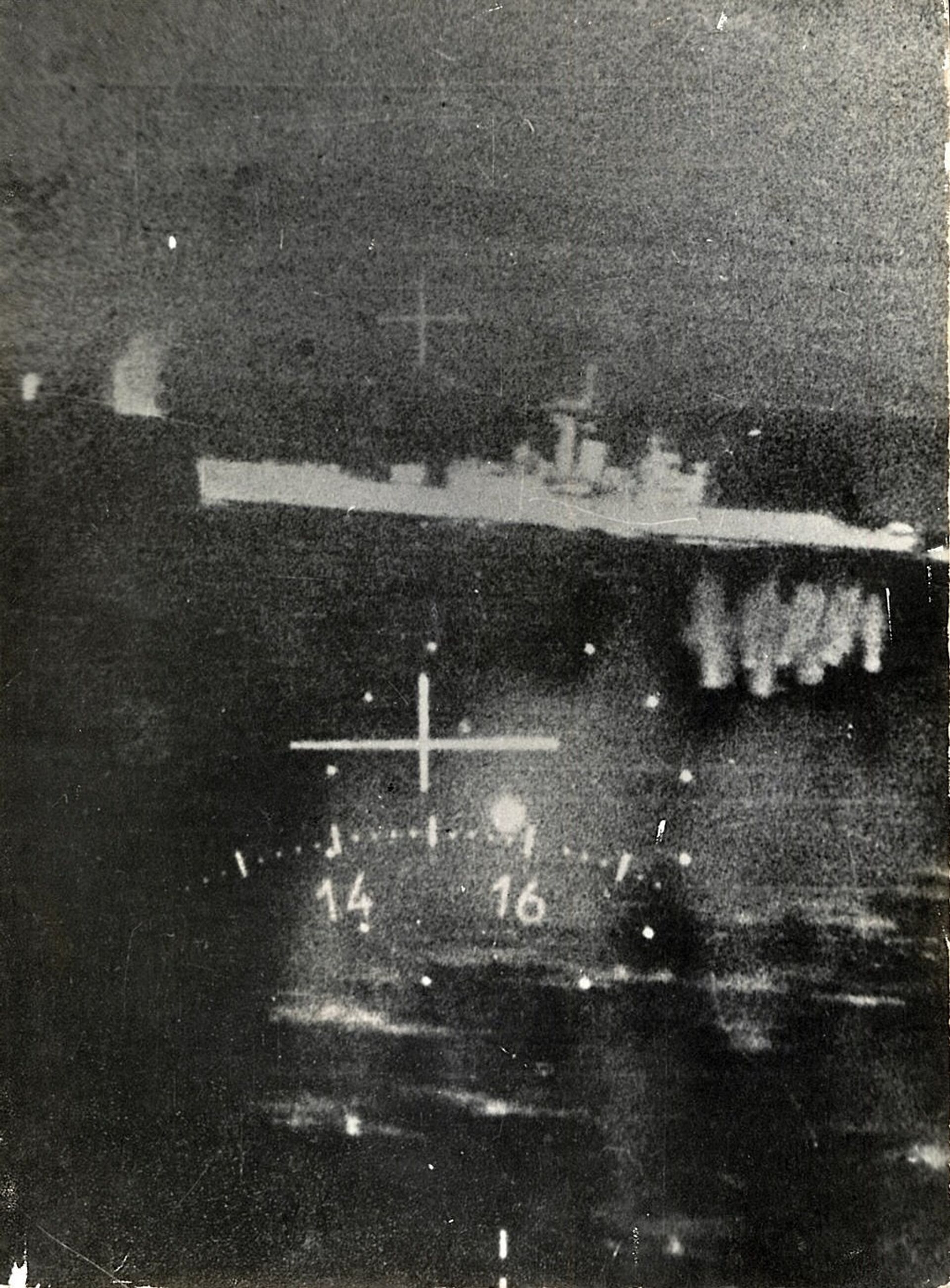 Imagen desde la cabina del Dagger argentino cuando apunta al HMS Ardent - Sputnik Mundo, 1920, 04.05.2022